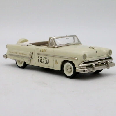 Coche de ritmo Buby Collector's Classics 1953 escala 1/43 Ford Sunliner Indianapolis Foto 1 de 4