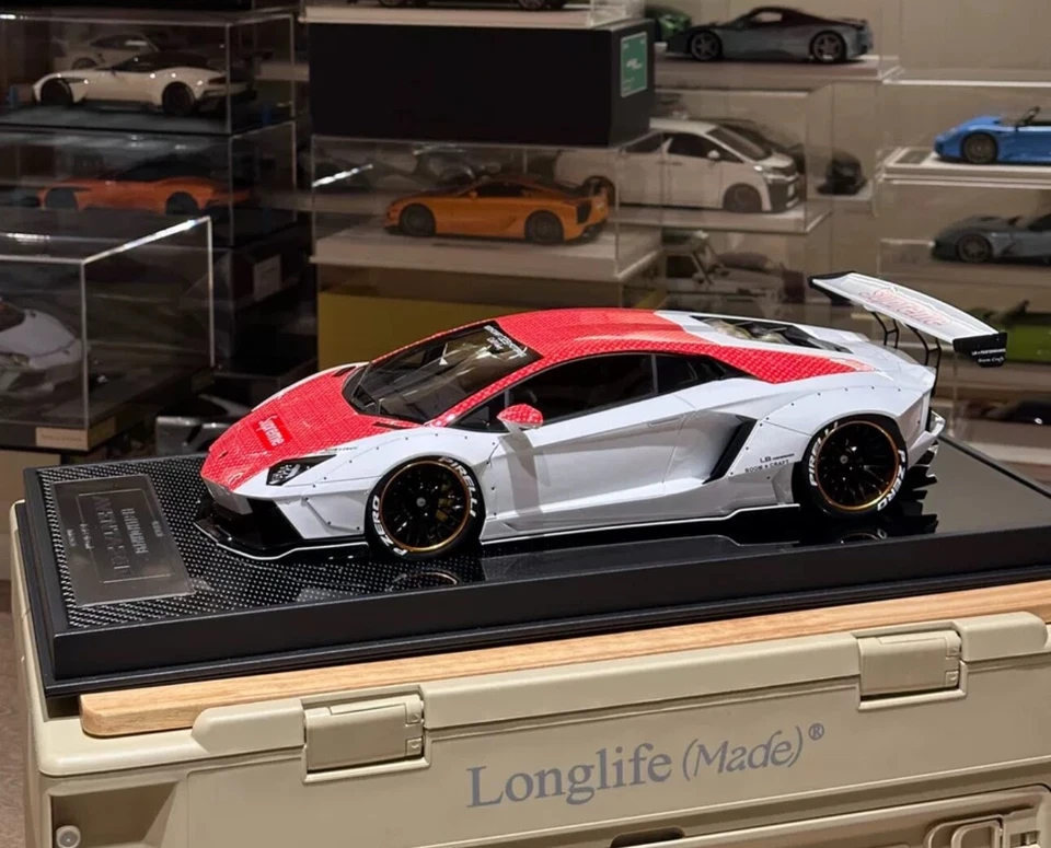 Lamborghini Aventador LBWK (Supreme x LV) [Davis & Giovanni] 1:12 scale - Image 1 of 4