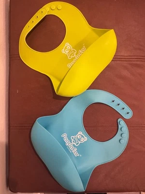 Juego de 2 baberos de silicona Just Smile para bebé o niño pequeño azul verde Foto 1 de 2