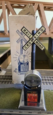 Louis Marx Vintage 1940’s Bell Ringing Crossing Signal #418  Complete/Near Mint - Image 1 of 4