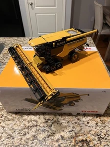 1:32 Wiking Claas Lexion 760 TT Combine With Grain Head North American Edition - Picture 1 of 8