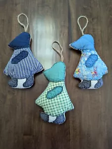 PRIMITIVE "SUE SUNBONNET" Dolls/Ornaments hm w/Up-cycled VTG Hand Applique QUILT - Picture 1 of 7