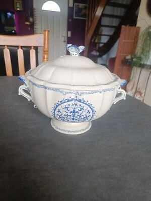 GIEN GRANDE SOUPIERE EN FAIENCE ANCIENNE  - Photo 1/4