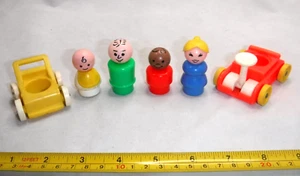 Vintage Fisher Price Set 6 Little People Figur Kunststoff Wagen Kinderwagen Baby Lätzchen - Bild 1 von 7
