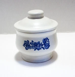 Sugar Bowl & Lid Pfaltzgraff Stoneware Yorktowne White w/Speckles Floral VG COND - Picture 1 of 7
