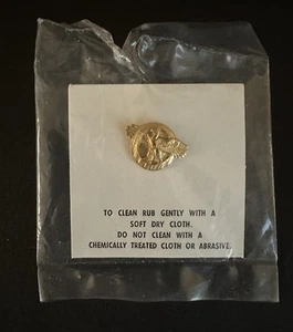 WW2 Ruptured Duck Honorable Discharge Button Lapel Button - Picture 1 of 2