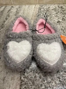 New Wonder Nation Girls Gray Pink White Heart Plush Slippers Sz 11/12 Valentines - Picture 1 of 4