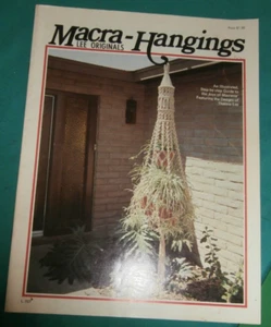 BOOKLET - MACRO HANGINGS -MACRAME INSTRUCTION - FROM 1970-1980's - Picture 1 of 2