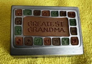 Schmuckschatulle "Greatest Grandma" Aluminium mit Emaille Bronze limettenbraun mit Deckel - Bild 1 von 10