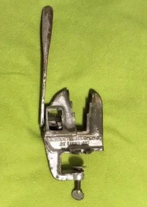 VTG ~ Pecan Nut Cracker ~ 1915 ~ Schroeder Bros ~ Hdw. Co. ~ USA - Picture 1 of 12