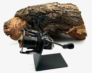 Daiwa 21 Presso LT 1000S-P UL Finesse Spinnrolle Trout Area Spinning Reel NEW - Picture 1 of 4