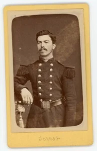 Photo CDV vers 1890 Scanagatti Dijon, un militaire pose 27è régiment - Picture 1 of 2