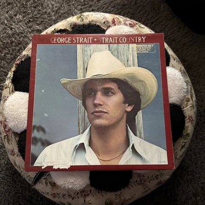 GEORGE STRAIT: Strait Country Vinyl LP 1981 MCA-5248 Debut Album see pics  - Imagem 1 de 4