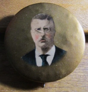 ORIGINAL 1904 Teddy Roosevelt For President 1 1/4" Gold Picture Pinback Button - Picture 1 of 3