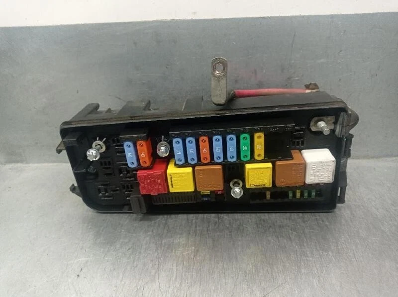 13198102 scatola porta fusibili per OPEL VECTRA C GTS (Z02) 1.9 2002 5246495 - Immagine 1 di 4