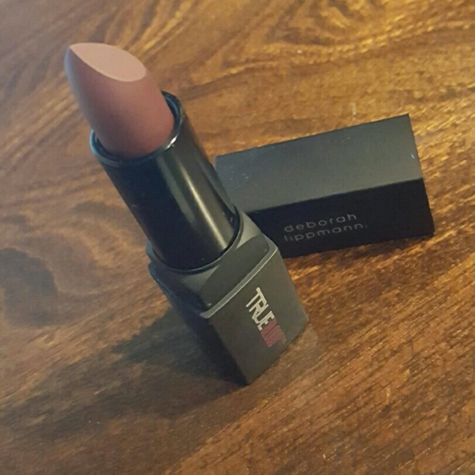 Lápiz labial Deborah Lippmann True Blood Bite Me Foto 1 de 2