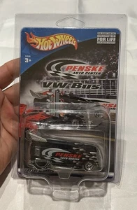 Vintage Hot Wheels Black 2001 Volkswagen Bus Penske Auto Center with Protector - Picture 1 of 4