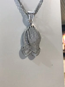 COLGANTE DE MANO DE ORACIÓN HELADA DE CIRCONITA CÚBICA DE PLATA DE LEY 925 (Pequeño) - Imagen 1 de 8