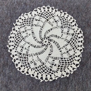 Vintage Round Hand Crocheted Doily Star Flower Design Beige Cotton 8" - Picture 1 of 6