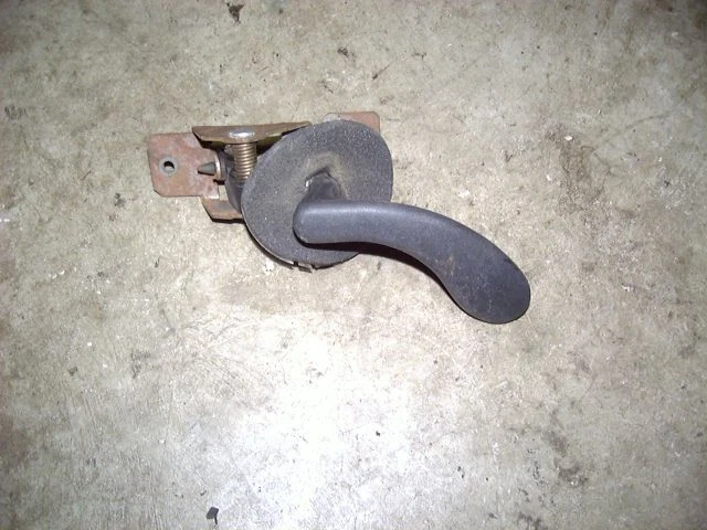 92 93 94 95 Pontiac Grand AM RH - Passengers Side Interior Door Handle  Foto 1 de 1