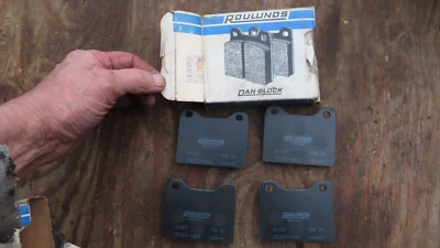 Volvo 140 164 240 242 244 245 Front Disc Brake Pad Set NOS ROULUNDS 464467 - Image 1 of 4