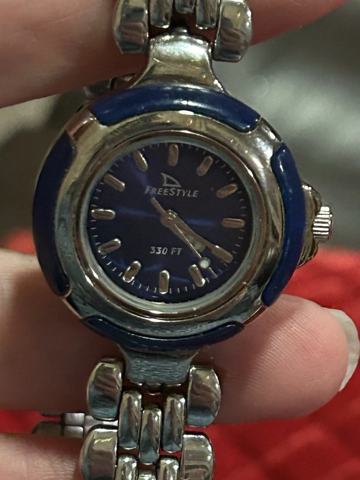 Reloj para mujer Freestyle 714 esfera azul tono plateado 330 pies batería nueva Foto 1 de 1