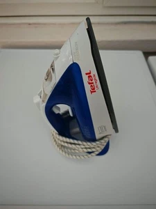Tefal FV4090 Ultraglide Steam Iron Electric Corded 2400W Blue/White - Picture 1 of 4