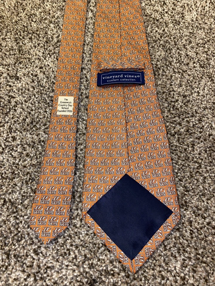 Corbata de cuello Vineyard Vines Limited para hombre personalizada color naranja geométrica 100 % seda Foto 1 de 2