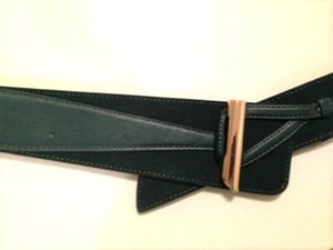 🍏 GREEN SPRUCE LEATHER SUEDE WIDE TOGGLE BELT NEW WHITE HOUSE BLACK MARKET - Picture 1 of 7