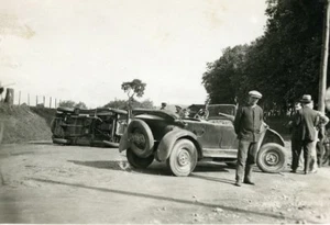 France Memories of a Tow Truck Car Wreck Accident Rollover Old Photo 1935 - Picture 1 of 3
