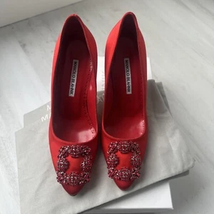Manolo Blahnik Hangisi Tacón Rojo Satinado 36.5 Nuevo en Caja $1225 Venta al por menor - ENVÍO GRATUITO - Imagen 1 de 13