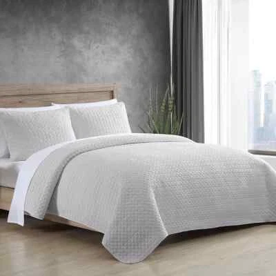 ED Ellen DeGeneres Washed Solid  3 PIECE KING Quilt Set  NEW - Image 1 of 4