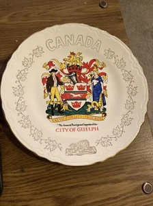 Plato de recuerdo vintage Canadá - Ciudad de Guelph 9-1/2" bordes festoneados dorados - Imagen 1 de 5