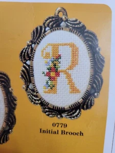 Kit de broche inicial vintage The Creative Circle #779 - Imagen 1 de 9
