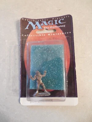 MAGIC THE GATHERING COLLECTIBLE MINIATURES #9146, LIVING ARMOR FIGURE, WOTC, NIB - Image 1 of 2