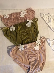 Women One String Panties Bikini Panty 1 Qty Poly Blend Smooth Flower Embell - Picture 1 of 9
