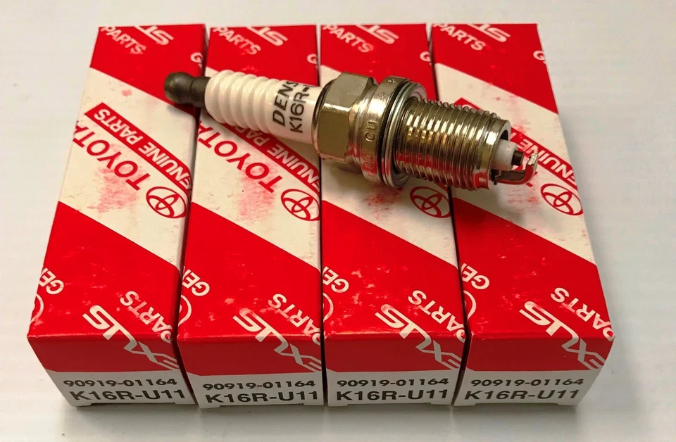 TOYOTA FACTORY SPARK PLUG SET 2001-2004 TACOMA 2.4L 2.7L 2RZFE 3RZFE  - Image 1 of 1