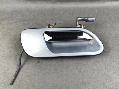 Manija de puerta delantera derecha Lincoln Mark VIII Continental 1995-2002 plateada OEM 939 Foto 1 de 4