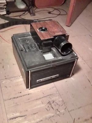 Bell & Howell AF70 Auto Focus 991 BH Still Picture Projector(Works) - Image 1 of 4