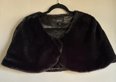 BCX Mujer Talla Grande Negro Imitación Piel Bolero Envolvente Chal Encogerse de hombros Foto 1 de 4