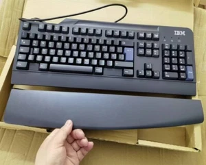 Original Lenovo IBM SK-8825 USB Wired Keyboard Tastaturen W/Rest Dock - Deutsch - Bild 1 von 10