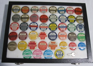 Org. Juego completo de botones de licencia de pesca Pennsylvania 1923-1959 estuche de 44 pines - Imagen 1 de 24