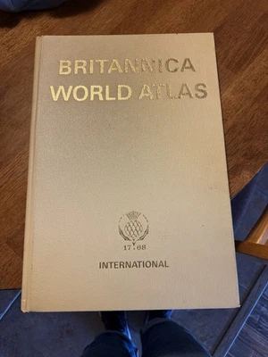 Britannica World Atlas International 1968 Hardcover Book Foto 1 de 4