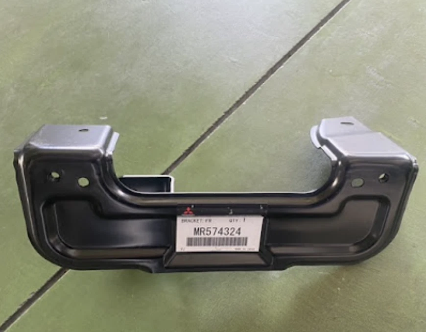 MITSUBISHI Genuino LancerEvo7 Soporte Placa Delantera MR574324 Foto 1 de 1