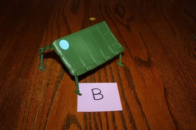 MPC WWII Battlefront Army Green Tent & 4 Original Poles B - Marx - Image 1 of 4