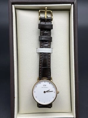 Женские кварцевые часы Daniel Wellington белый циферблат кристалл коричневый кожаный ремешок - Изображение 1 из 4