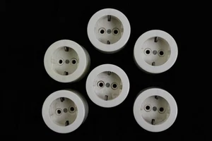 Alte Steckdose weiß Aufputz Dose AP Kult Retro Vintage Design DDR unbenutzt - Picture 1 of 4