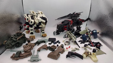 Zoids White Lion & Lighting Saix Action Figures Near Complete & Parts Lot Tomy Cover