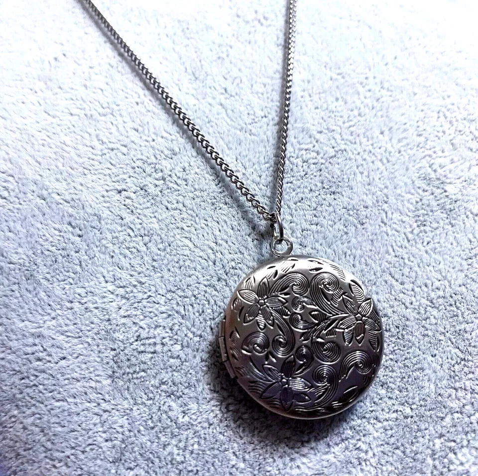 Collana donna Portafoto rotondo Foglia Fiore ricamo catenina argento in Acciaio - Immagine 1 di 1