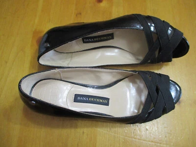 Zapatos de salón Dana Buchman para mujer punta abierta charol tacón bloque sin cordones negros 7M Foto 1 de 4